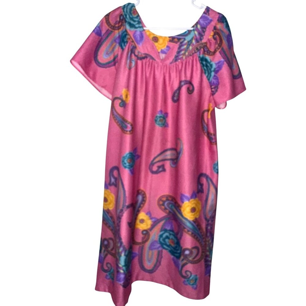 Vintage Granada Medium Pink Floral Paisley Short-Sleeve Nightgown 100% Polyester